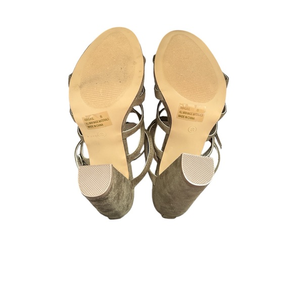 Charlotte Russe Faux Suede Chunk Heel - Picture 7 of 8